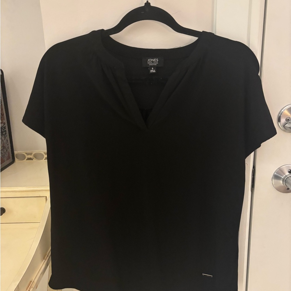 Jones New York Black Short-Sleeve Split V-Neck Blouse